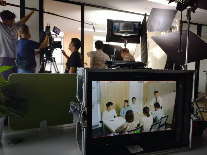 铜山区TVC拍摄公司：科技产品视觉化大师，诠释未来感与功能美学